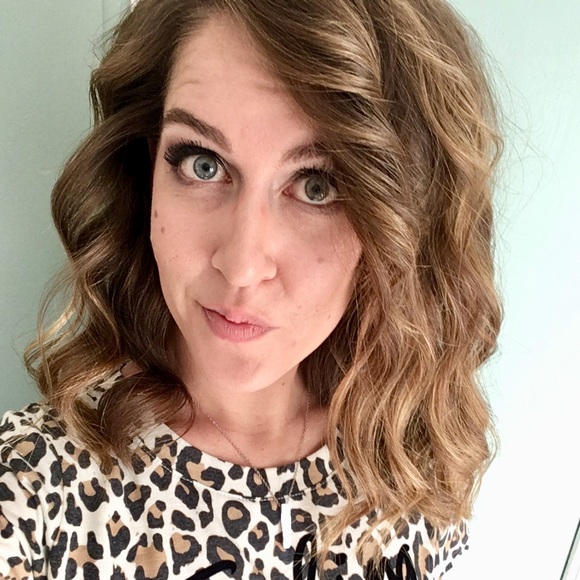 Meet your Posher, Stephanie - Picture 2 of 2